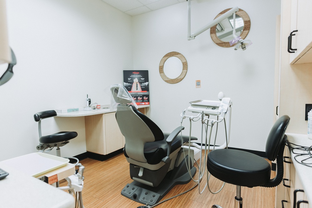 Operatory room with gray dental chair