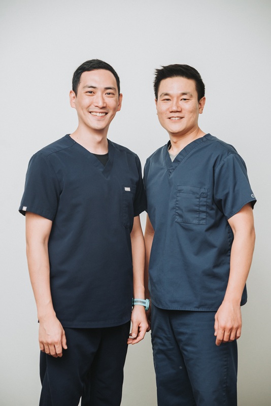 Photo of Dr. Lee and Dr. Ho standing side by side